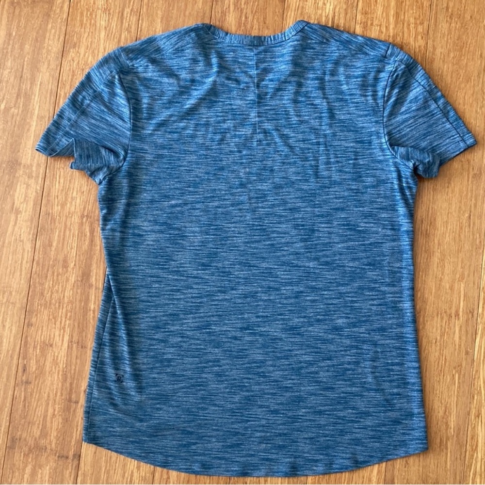 Lululemon Men Pulse blue short sleeve tee workout Size L